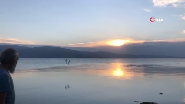 Son dakika haberi: Çıldır Gölü'nde mest eden gün batımı manzarası