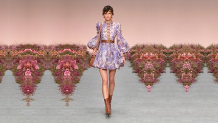 أساسيات اختيار الفساتين وطرق تحويلها من إطلالة نهارية إلى مسائية