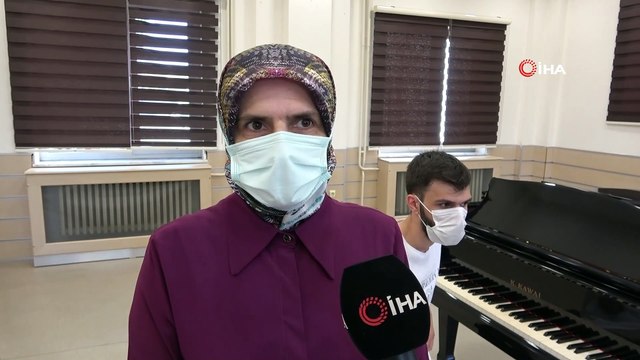 Nadir görülen 'absolut' müzik kulağına sahip otizmli Kerem, üniversiteden mezun oldu