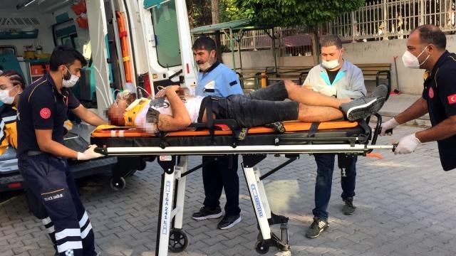 Önündeki otomobile çarpıp taklalar attı: 4 yaralı