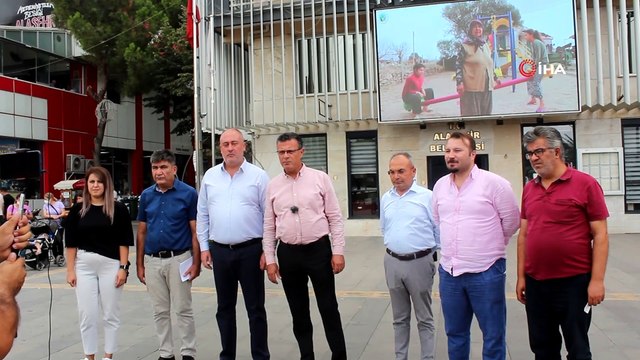 Gelir gider tablosunu afiş yaptırıp belediye binasına astırdı