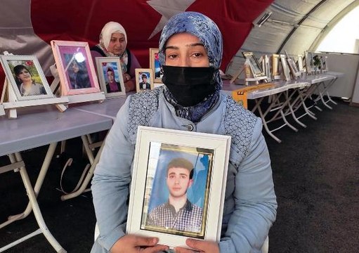 HDP ÖNÜNDE EYLEM YAPAN ANNEDEN OĞLUNA: SON NEFESİME KADAR SENİ ARAYACAĞIM