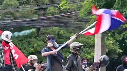 Thaïlande: la police tire des balles en caoutchouc contre des manifestants