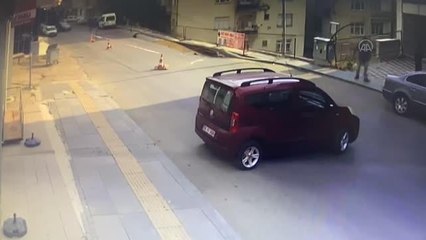 Çubuk'ta bir inşaatın istinat duvarı çöktü - Duvarın çökme anı (2)