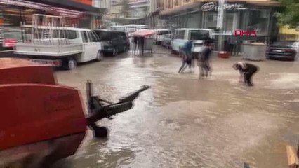 BAYBURT'TA ETKİLİ SAĞANAK; SÜRÜCÜLER ZOR ANLAR YAŞADI