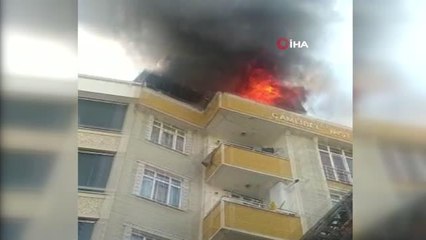 Son dakika haber... Esenyurt'ta korkutan çatı yangını kamerada