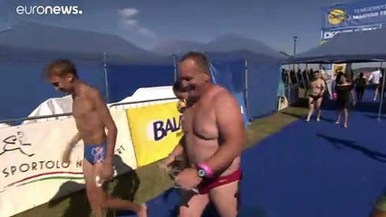 Una carrera a nado de 7.000 participantes