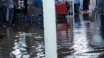 Son dakika haber... Sudan'ı sel vurdu: Hartum Uluslararası Havaalanı sular altında kaldı