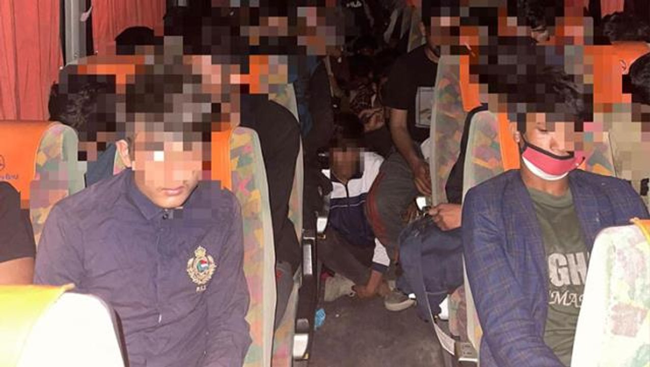 Polis ekipleri şüphelenince durdurdu! İstanbul'un yanı başında 68 Afgan göçmen yakalandı