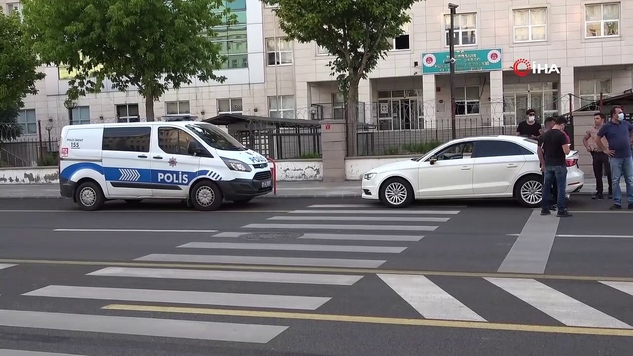 Seyir halinde iken aracına kurşun isabet etti, faciadan döndü