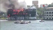 - Kahire'nin Nil Nehri kıyısında bir yolcu teknesi alev alev yandı