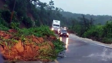 Lluvias provocan derrumbe en Km 209 ruta CA-2 al Pacífico