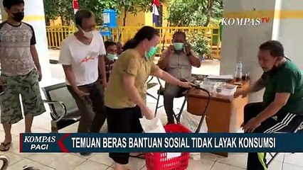 Скачать видео: Warga Rusun Angke Lapor Terima Beras Bansos Tak Layak Konsumsi