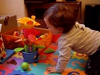 Axelle et son jeu à balles