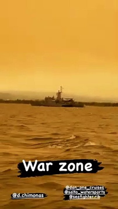 Φωτιά στην Εύβοια: Ο Γιώργος Αγγελόπουλος με το σκάφος του στο Πευκί