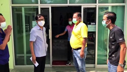 สจ.เขต 7 ศรีราชา ทีมเรารักชลบุรี มอบเงินสนับสนุนสาธารณะสุขอำเภอศรีราชา