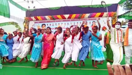 గిరిజనులతో కలిసి డిప్యూటీ సీఎం పుష్ప శ్రీవాణి థింసా డ్యాన్స్‌