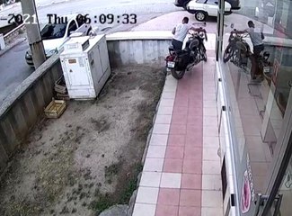 Geldiği bisikleti bıraktı çaldığı motosiklet ile kaçtı