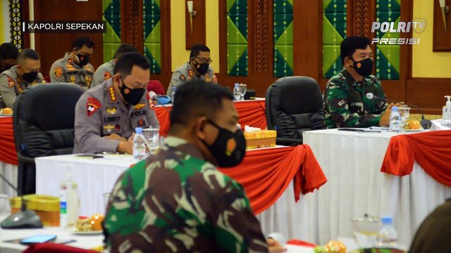 KAPOLRI SEPEKAN : Panglima TNI dan Kapolri Meninjau Vaksinasi Candi di Semarang (2/3)