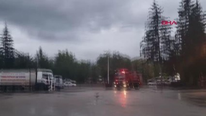 ORMAN YANGININA MÜDAHALEDEN DÖNEN İTFAİYECİLER, AİLELERİNE KAVUŞTU