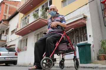 YAVAŞ GİTMESİNİ SÖYLEYEN YÜRÜME ENGELLİYİ DARBETTİ