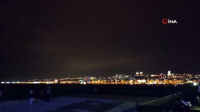 Samsun'da şimşekler geceyi aydınlattı