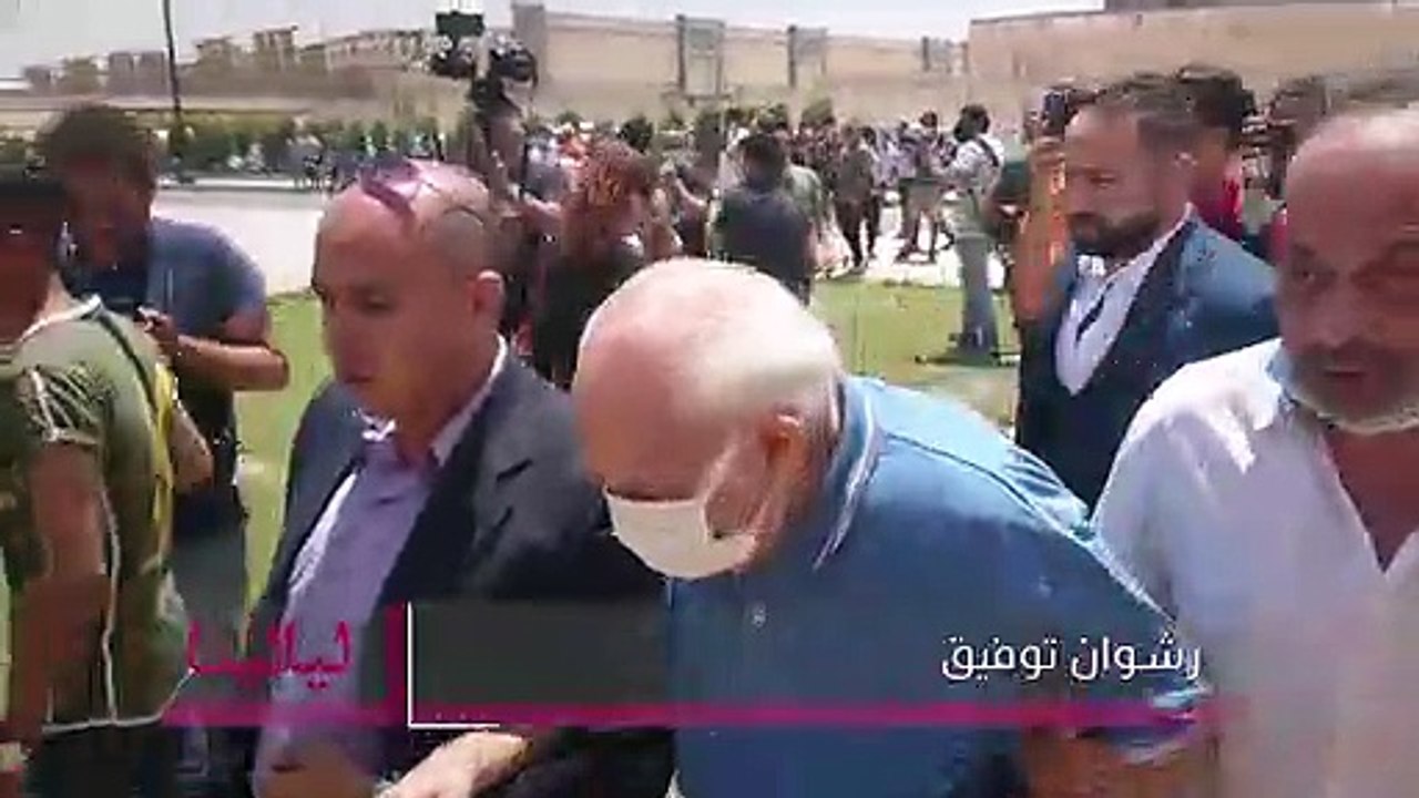 توافد الفنانين لحضور جنازة دلال عبد العزيز