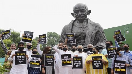 Download Video: TMC MPs protest over attack on workers in Tripura