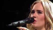 Adele chante 