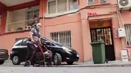 Yavaş gitmesini söyleyen yürüme engelliyi darbetti