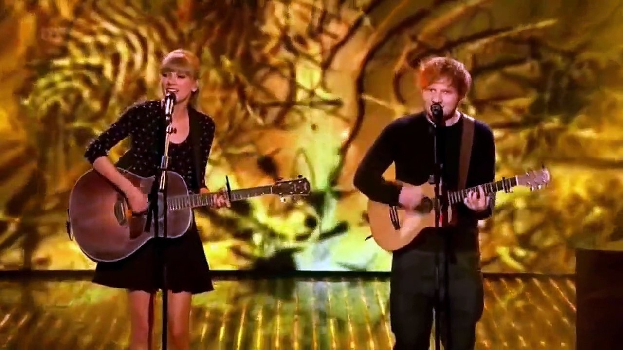Taylor Swift et Ed Sheeran chantent "Everything Has Changed" en live