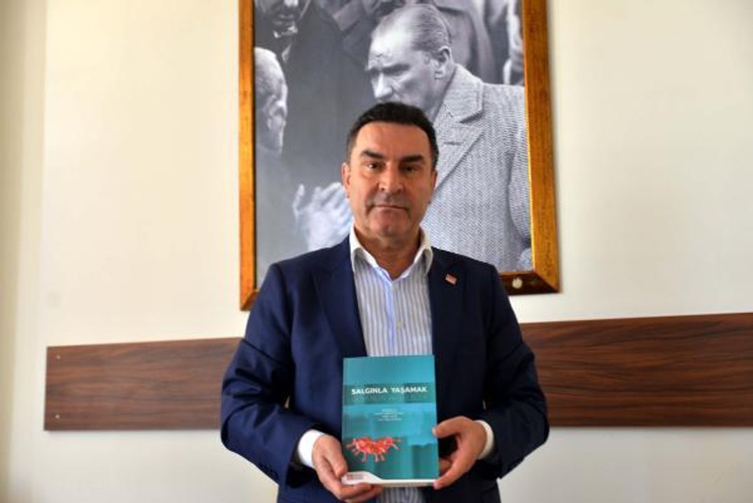 TÜRKİYE'NİN SALGINLA MÜCADELESİ KİTAPLAŞTIRILDI