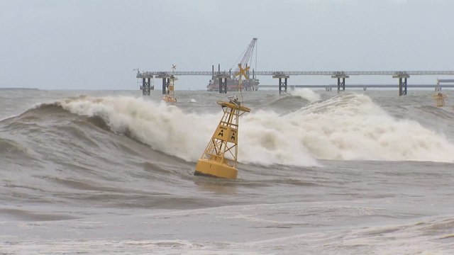 물에 잠기고 통제되고... 너울성 파도 주의 / YTN