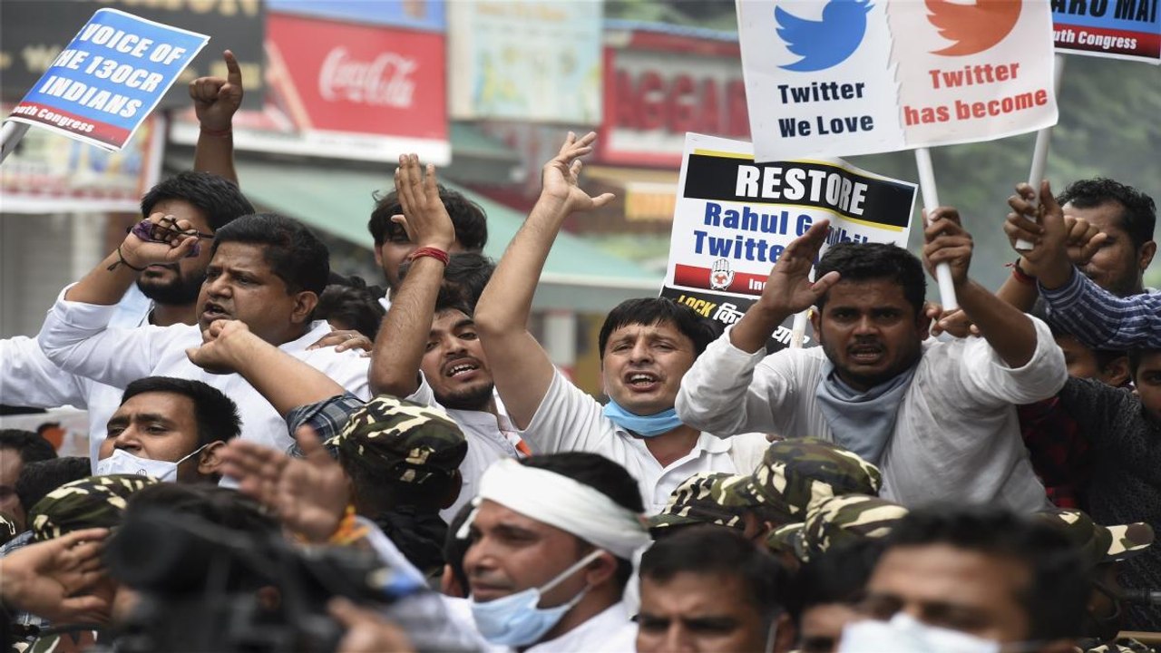 Congress protest over Rahul twitter account suspension