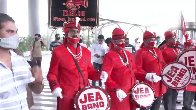 Olympic medalists receive grand welcome at Delhi airport