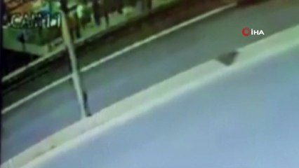 Haramidere E-5’te takla atan araç kameralara yansıdı