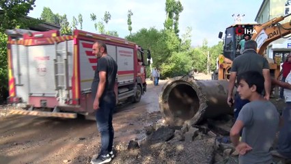 Van Büyükşehir Belediyesi sellerde vatandaşı yalnız bırakmadı