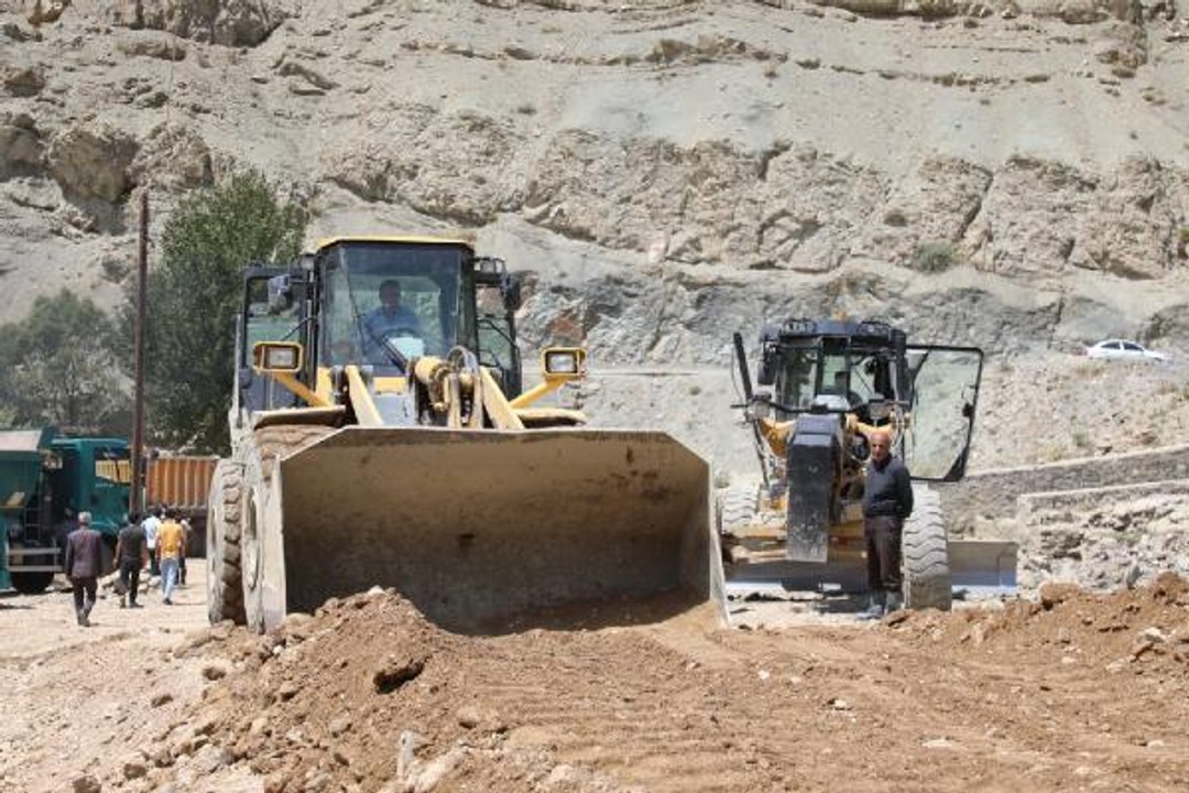 VAN'DA, SELİN VURDUĞU ESENYAMAÇ'TA HASAR TESPİTİ SÜRÜYOR