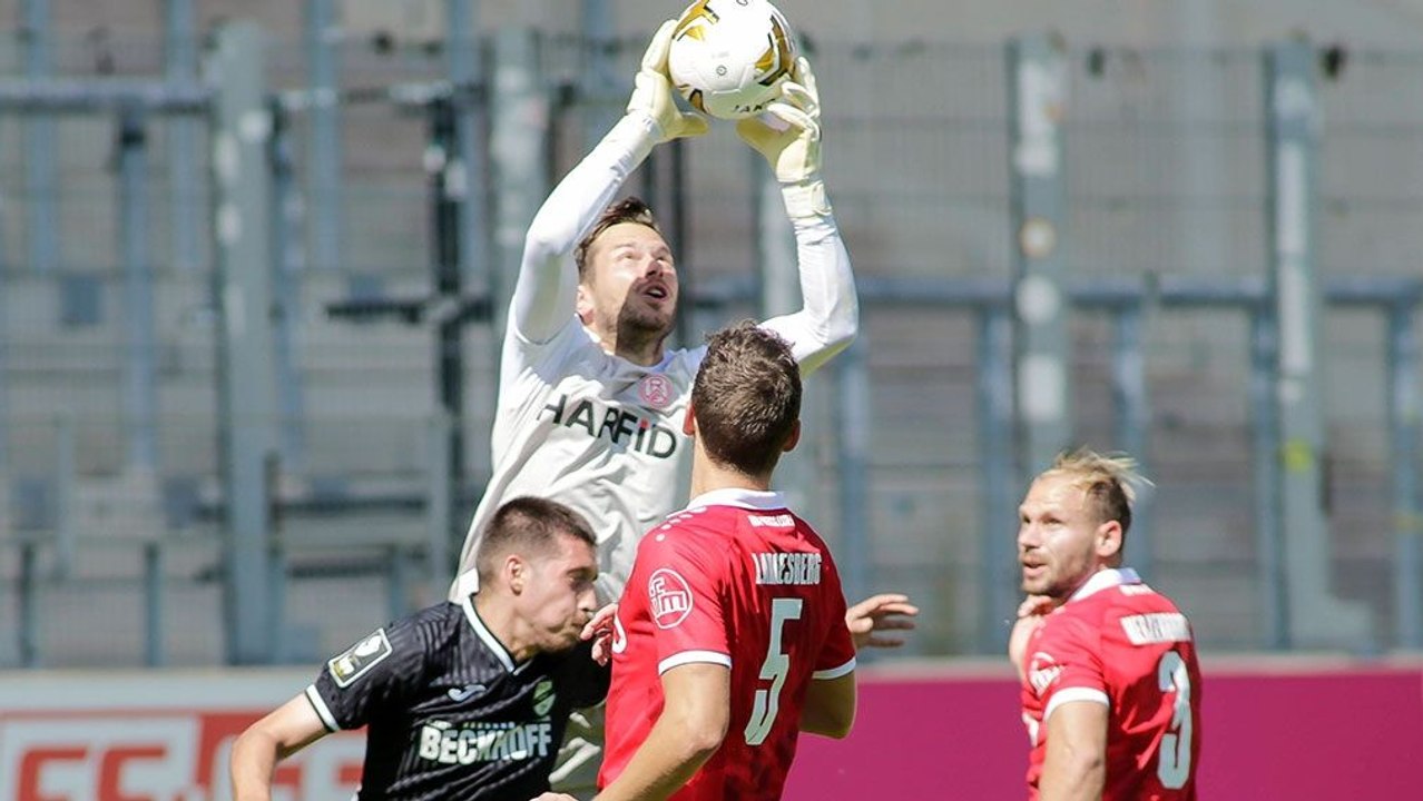 Acht-Tore-Spektakel: RWE-Schlagabtausch gegen Drittligist Verl