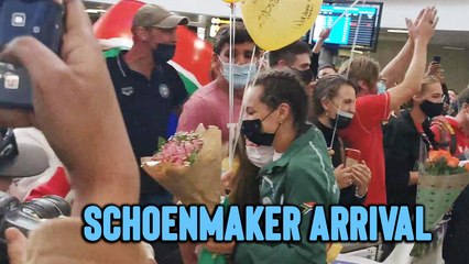 'Olympic Golden Girl Tatjana Schoenmaker Arrives Back in SA to Hero's Welcome'