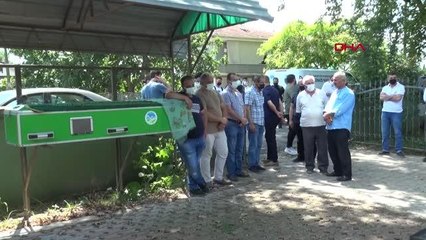 EMNİYET KEMERİ SAYESİNDE KURTULDU, ANNESİNİ SON YOLCULUĞUNA UĞURLADI