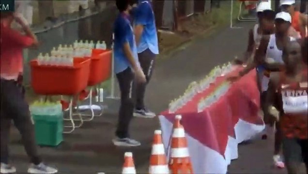 JO : le mauvais geste du Français Morhad Amdouni qui prive volontairement les concurrents d'un ravitaillement au marathon