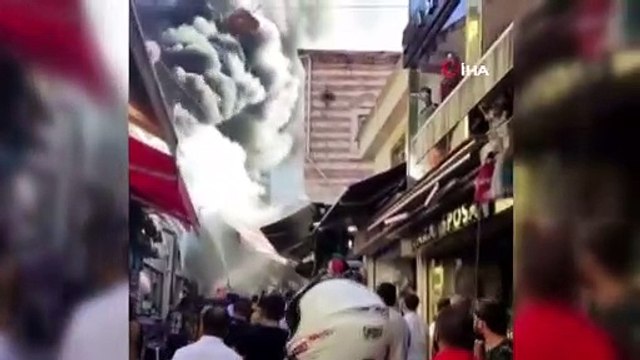 Eminönü'nde binanın çatı katındaki jeneratörde yangın