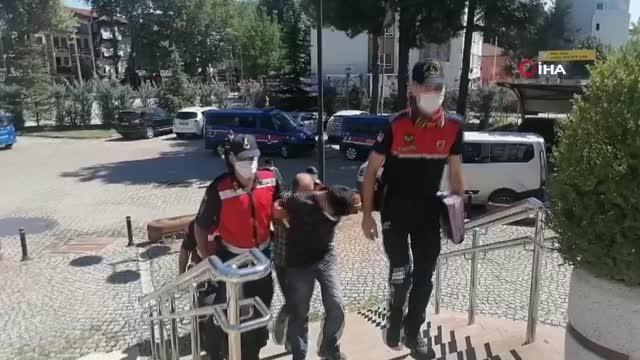 Son dakika haberi: Jandarma ekiplerin durdurduğu araçtan uyuşturucu çıktı; 5 gözaltı