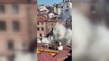 Fatih'te bir iş yerinde çıkan yangın itfaiye ekiplerince söndürüldü