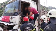 Anadolu Otoyolu'nda tıra çarpan kamyonun sürücüsü yaralandı