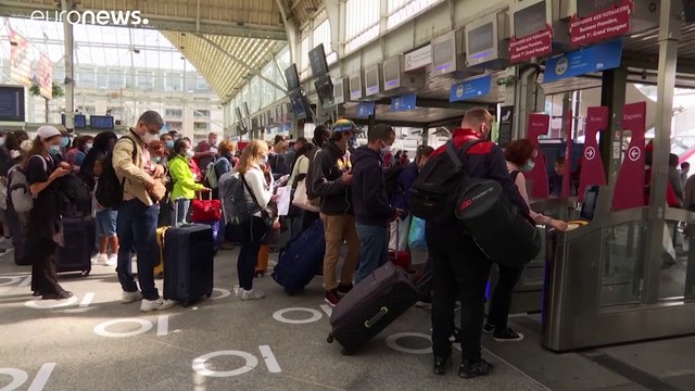 Le pass sanitaire fait son irruption à l'entrée des bars, restaurants, trains et hôpitaux