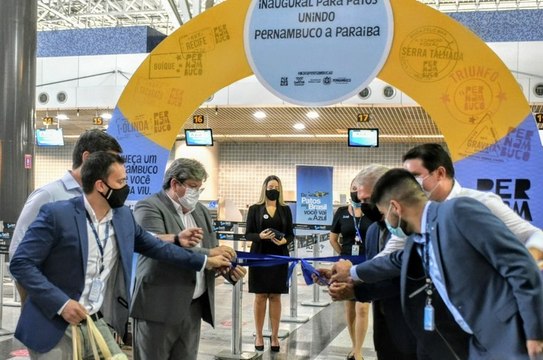 João Azevêdo participa de voo inaugural da Azul em Patos e destaca desenvolvimento do Sertão