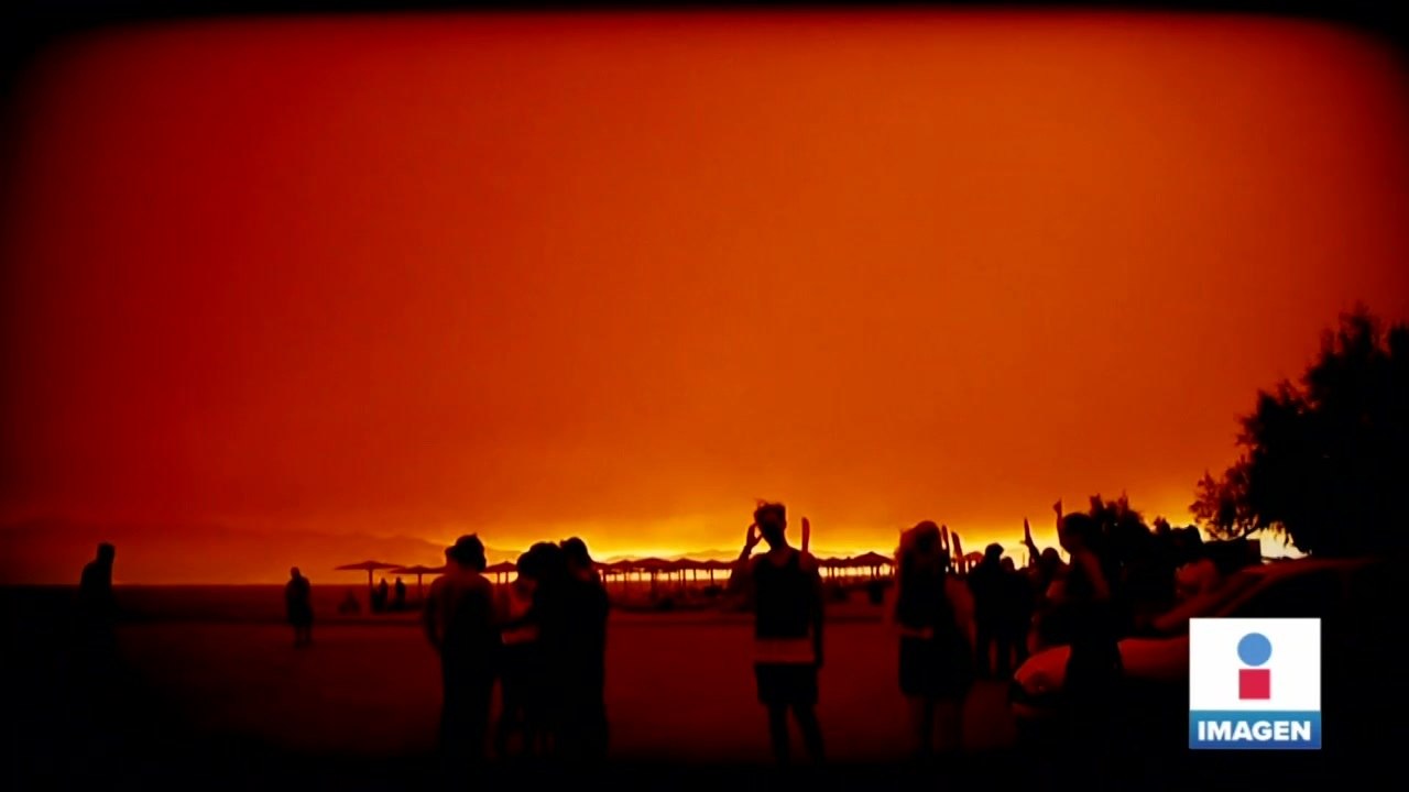 Incendios forestales consumen la isla griega Evia