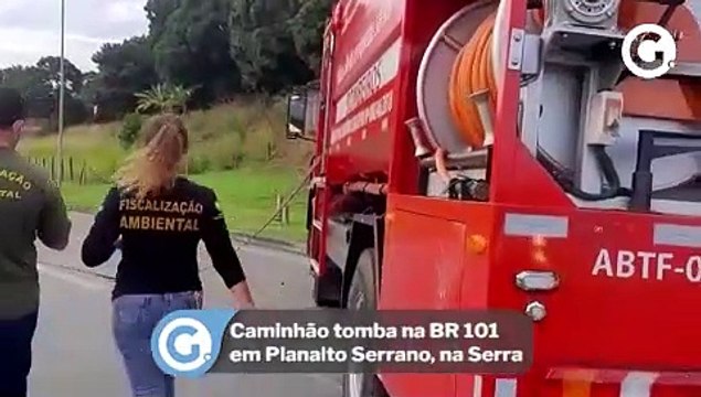 Caminhão tomba na BR 101 em Planalto Serrano, na Serra